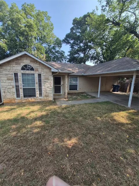 1719 W Parnell St, Denison, TX 75020