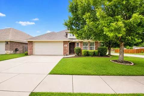 900 Cheryl St, Crowley, TX 76036