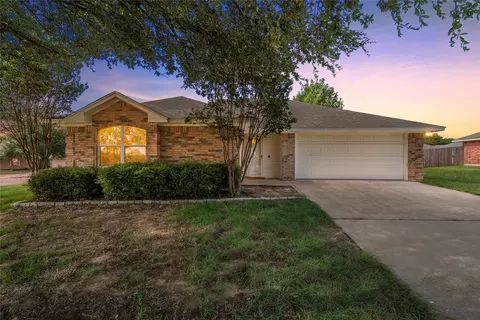 100 W Jade Dr, Hewitt, TX 76643