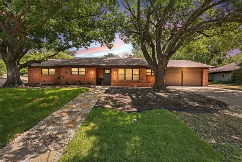 6113 Whitman Ave, Fort Worth, TX 76133