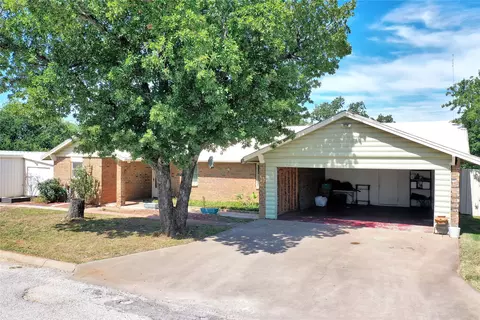 120 Brad St, Jacksboro, TX 76458