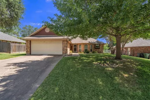 6712 N Park Dr, North Richland Hills, TX 76182