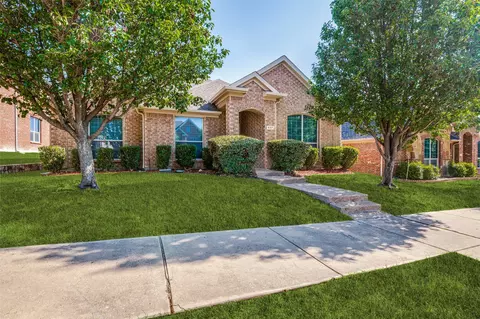 437 Castle St, Desoto, TX 75115