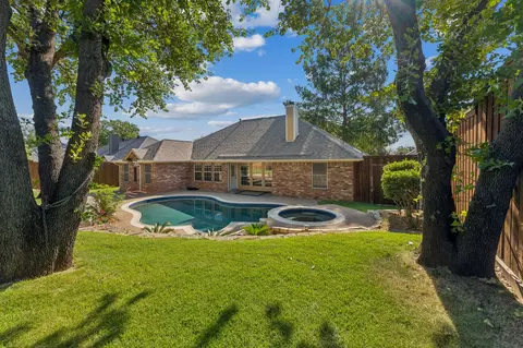 7329 Hidden Oaks Dr, North Richland Hills, TX 76182