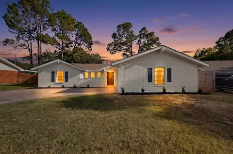 6608 Gary Ln, Fort Worth, TX 76112