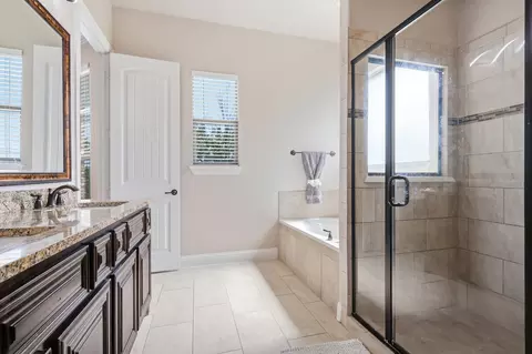 Bath - 751 Devonshire Ct, Prosper, TX 75078 photo 4 of 7