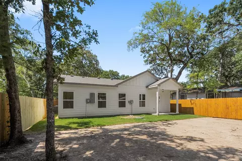 Exterior - 6136 Apache Dr, Mabank, TX 75156 photo 4 of 6