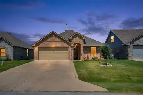 3207 Windcrest Dr, Granbury, TX 76049