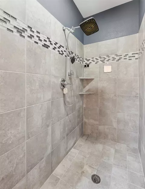 Bath - 9012 Conroe Dr, Argyle, TX 76226 photo 4 of 6