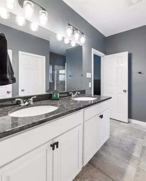 Bath - 9012 Conroe Dr, Argyle, TX 76226 photo 1 of 6