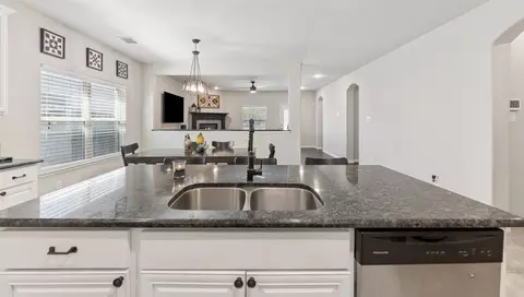 Kitchen - 9012 Conroe Dr, Argyle, TX 76226 photo 4 of 4