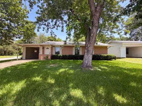 2549 Steven Dr, Denison, TX 75020