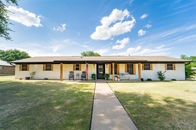 1400 Sycamore St, Breckenridge, TX 76424