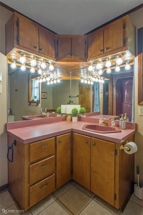 Bath - 233 Allen Dr, Minden, LA 71055 photo 3 of 5