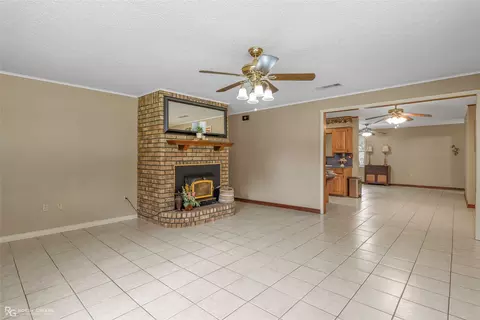 Living - 233 Allen Dr, Minden, LA 71055 photo 2 of 6
