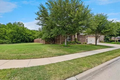 8 Duskview Ln, Edgecliff Village, TX 76134