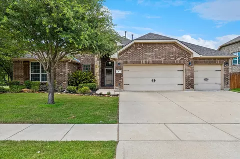 8 Duskview Ln, Edgecliff Village, TX 76134