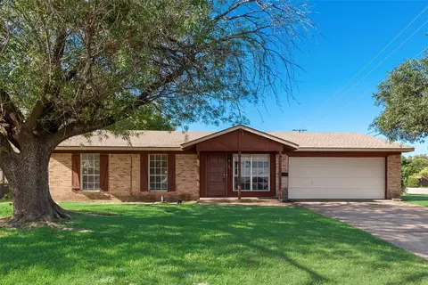 102 Silver Creek Dr, Duncanville, TX 75137