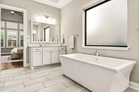 Bath - 2141 Normandy Cir, Prosper, TX 75078 photo 2 of 5