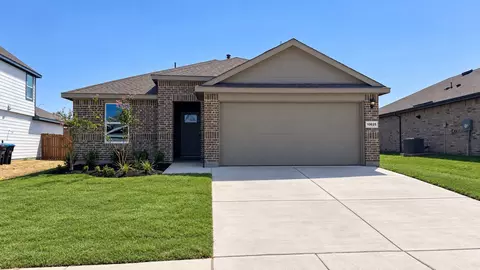 10625 Diamond Mine Dr, Crowley, TX 76036