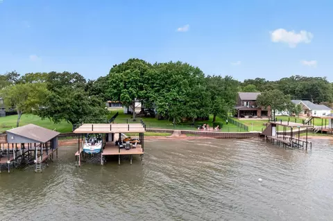 305 Rock And Roll Ln, Mabank, TX 75156