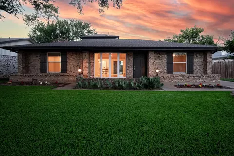 2001 Pebblebrook Trl, Irving, TX 75060