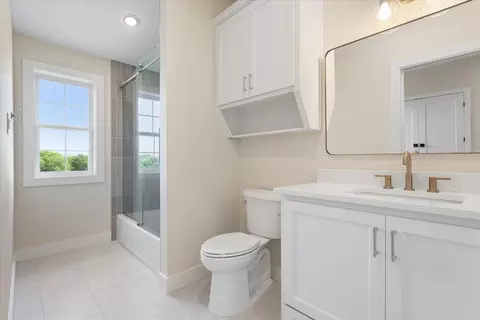 Bath - 931 Fawn Dr, Mcgregor, TX 76657 photo 5 of 8