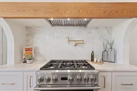Kitchen - 931 Fawn Dr, Mcgregor, TX 76657 photo 3 of 6