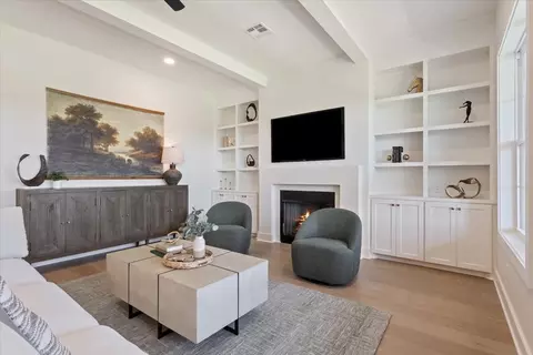 Living - 931 Fawn Dr, Mcgregor, TX 76657 photo 2 of 4