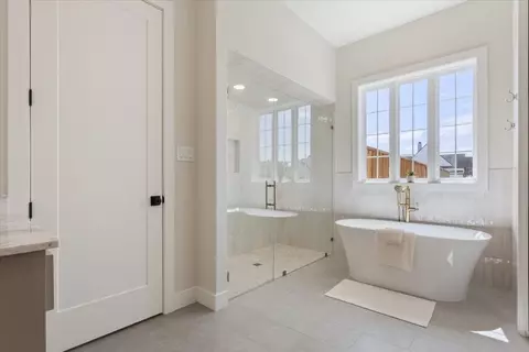 Bath - 931 Fawn Dr, Mcgregor, TX 76657 photo 4 of 8