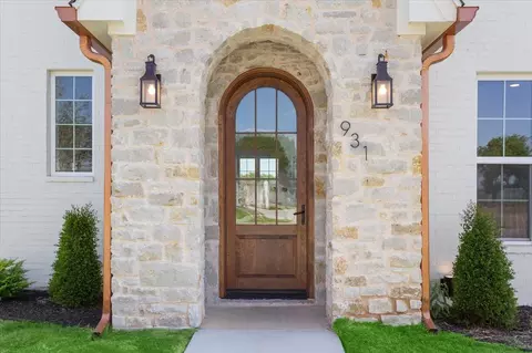 Exterior - 931 Fawn Dr, Mcgregor, TX 76657 photo 2 of 6