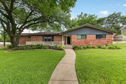 9700 Brookwood Cir, Woodway, TX 76712