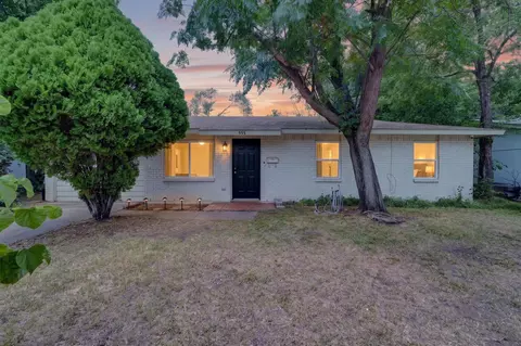 955 Ashwood Dr, Lewisville, TX 75067