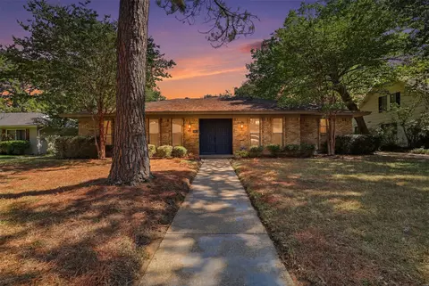 2115 Meadowlake Ct, Arlington, TX 76013