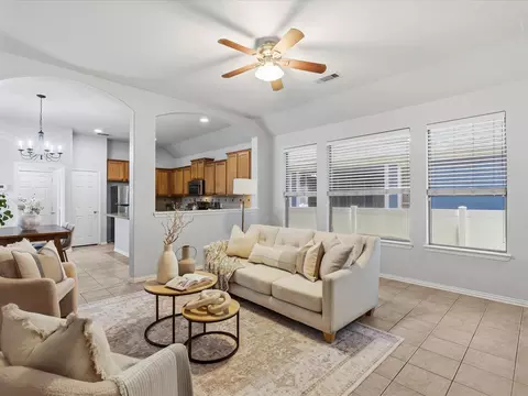 1020 Grey Fox Dr, Savannah, TX 76227