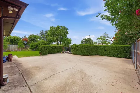 Exterior - 642 Eagle Dr, Coppell, TX 75019 photo 7 of 10
