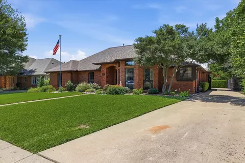 Exterior - 642 Eagle Dr, Coppell, TX 75019 photo 2 of 10
