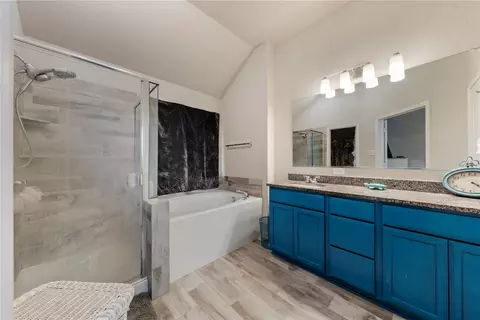 Bath - 10205 Omni Dr, Waco, TX 76708 photo 1 of 3