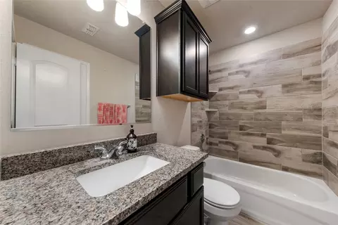 Bath - 10205 Omni Dr, Waco, TX 76708 photo 3 of 3