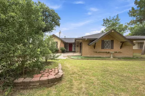 2210 Fairfax Dr, Irving, TX 75060