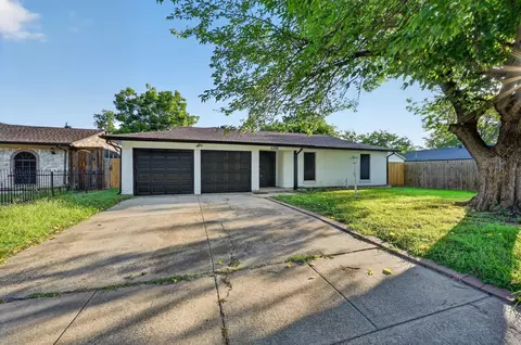 4325 Richard St, Forest Hill, TX 76119
