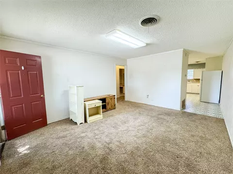 Living - 705 N Avenue E, Haskell, TX 79521 photo 4 of 5