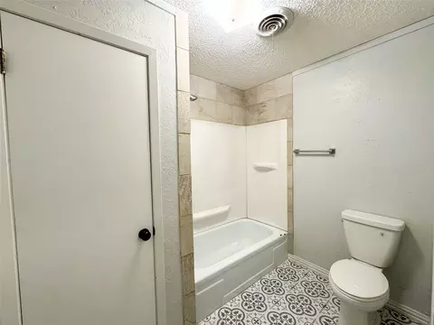 Bath - 705 N Avenue E, Haskell, TX 79521 photo 3 of 4
