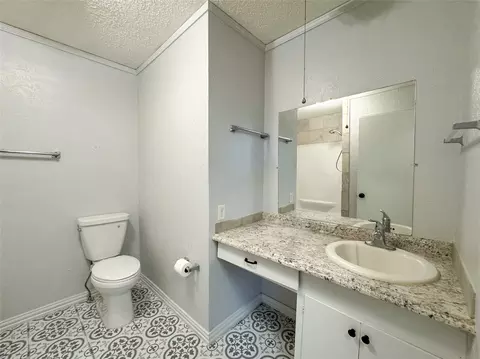 Bath - 705 N Avenue E, Haskell, TX 79521 photo 4 of 4