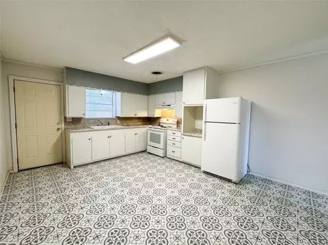 Kitchen - 705 N Avenue E, Haskell, TX 79521 photo 3 of 3