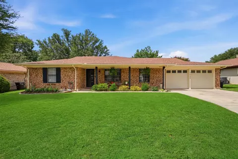 4025 Aragon Dr, Fort Worth, TX 76133