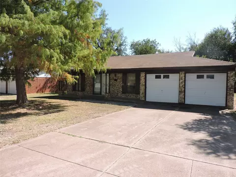 246 Amy St, Burleson, TX 76028