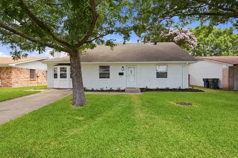 1217 Rosewood Hills Dr, Garland, TX 75040