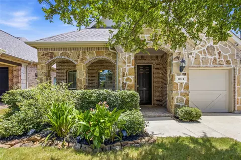 1004 Edgefield Ln, Forney, TX 75126