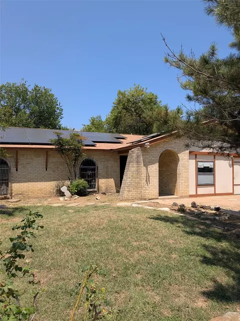 7501 Acapulco Rd, Fort Worth, TX 76112